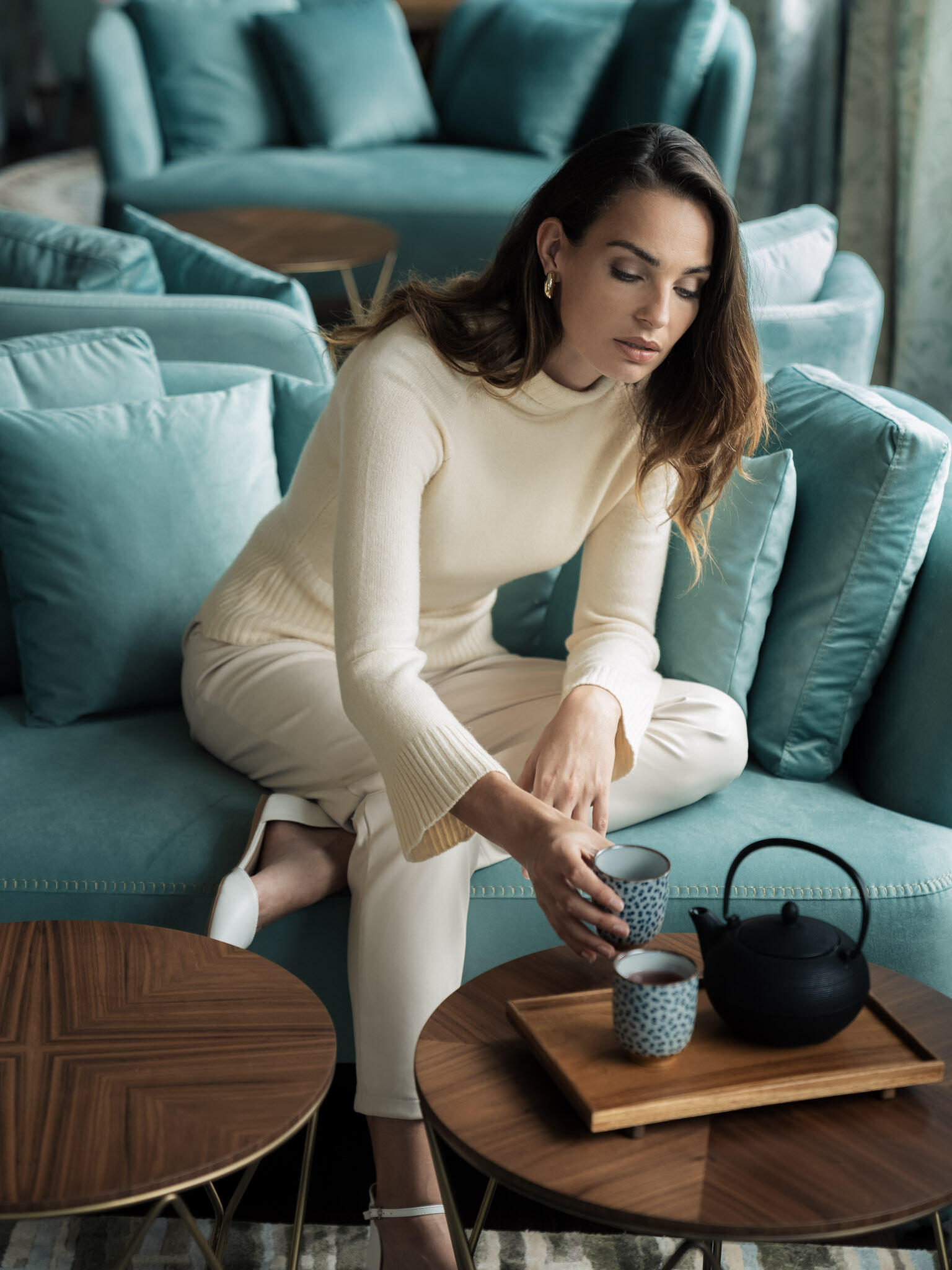 Femme buvant du thé au CPW